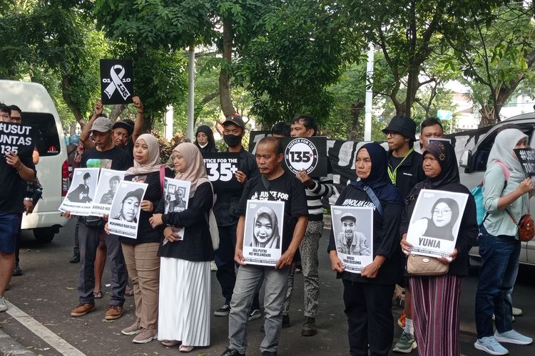 Aksi Peringatan Tragedi Kanjuruhan di Komnas HAM, Keluarga Korban Masih Mencari Keadilan