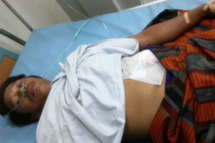 Misno, korban penembakan sedang dirawat di Rumah Sakit dr Zubir Mahmud, Idi, Aceh TImur, Minggu (5/3/2017)