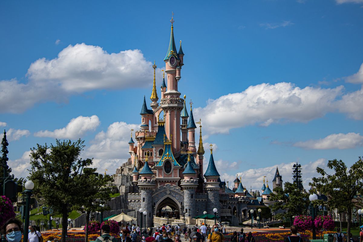 Disneyland Paris di Perancis.