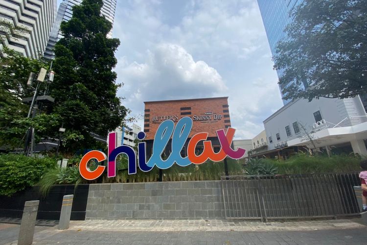 Chillax, tempat makan dan nongkrong baru di kawasan Sudirman, Jakarta Selatan. 