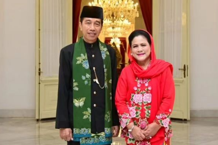 Merah Merona Kebaya Encim Iriana Jokowi di Istana Berkebaya