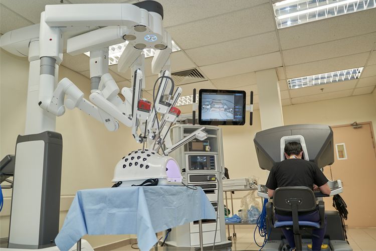 Sistem robotik yang dipakai Sunway Medical Centre untuk tindakan operasi pasien.