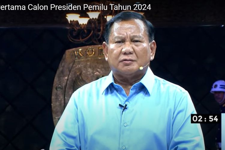 Calon presiden nomor urut 2 Prabowo Subianto memaparkan visi-misinya dalam bidang hukum dan korupsi dalam debat perdana yang diselenggarakan Komisi Pemilihan Umum (KPU), Selasa (12/12/2023).