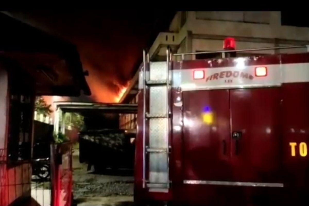 Pabrik percetakan di Jalan Rawa Girang 8, Kawasan Industri Pulogadung, Jakarta Timur, hangus terbakar pada Rabu (16/6/2021) malam.
