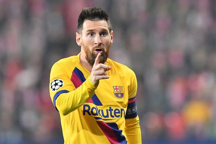 Penyerang Barcelona, Lionel Messi, menorehkan rekor baru setelah membawa timnya menang atas tuan rumah Slavia Praha pada mactday ketiga Liga Champions 2019-2020. (Photo by JOE KLAMAR / AFP)