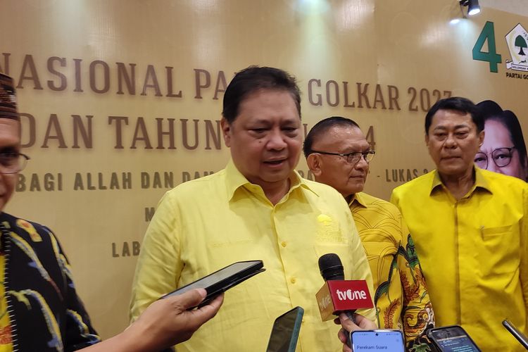 Ketua Umum Partai Golkar, Airlangga Hartarto, menargetkan Provinsi Nusa Tenggara Tinggi (NTT) akan kuning pada Pileg 2024. Hal itu disampaikan Airlangga dalam Perayaan Natal Nasional Partai Golkar yang diselenggarakan di Labuan Bajo, NTT, Minggu (14/1/2024).