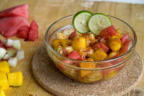 Resep Rujak Buah Boncabe Pedas Manis, Siram Gula Merah Kental