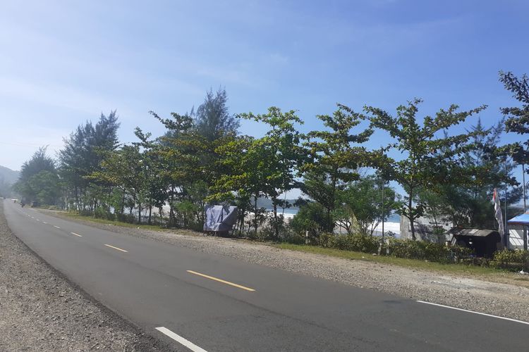 Pantai Soge di sebelah Jalan Pansela Pacitan, Jawa Timur