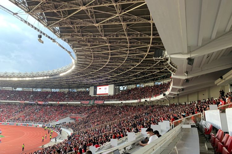 Suasana tribune penonton dalam laga Grup A Piala AFF 2022 Indonesia vs Thailand di Stadion Utama Gelora Bung Karno, Senayan, Jakarta, Kamis (29/12/2022).
