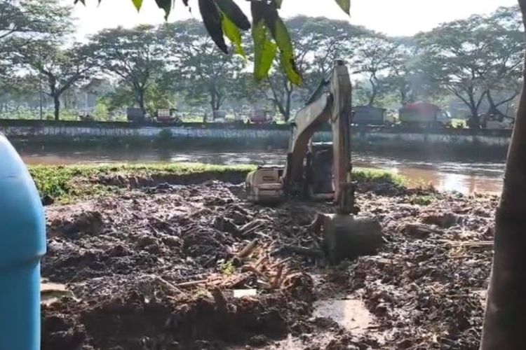 Antisipasi Banjir Akibat Sedimentasi, Kali Pesanggrahan Jaksel Dikeruk hingga 2027