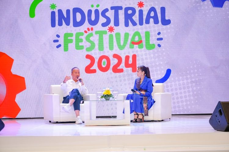 Menteri Perindustrian (Menperin) Agus Gumiwang Kartasasmita saat mengisi kuliah umum bertajuk Are You Fit for the Future? di Industrial Festival 2024 yang digelar di Surabaya, Jawa Timur, Rabu (4/12/2024).