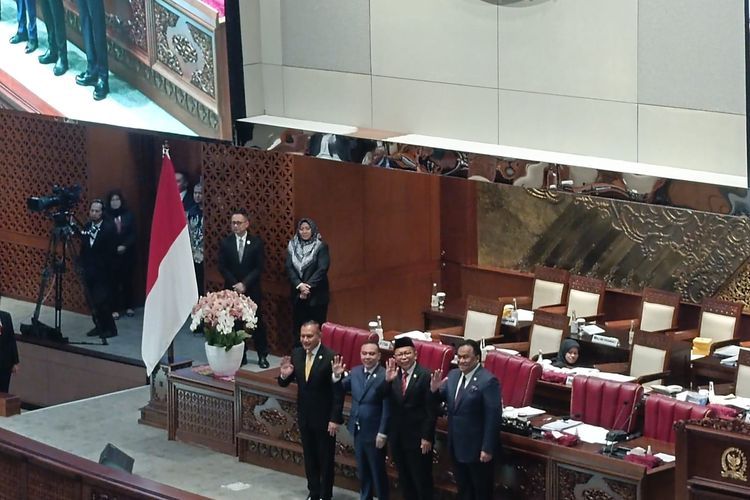 Pimpinan DPR RI bersama Hakim Mahkamah Konstitusi (MK) terpilih Arsul Sani di Kompleks Parlemen, Senayan, Jakarta, Selasa (3/10/2023). 