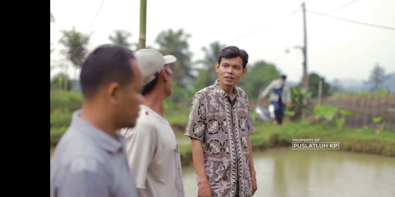 Penyuluh Perikanan Satuan Administrasi Pangkal (Satminkal) Balai Riset Perikanan Budidaya Air Tawar dan Penyuluhan Perikanan (BRPBATPP) Bogor, Jawa Barat (Jabar), Nurkholik.