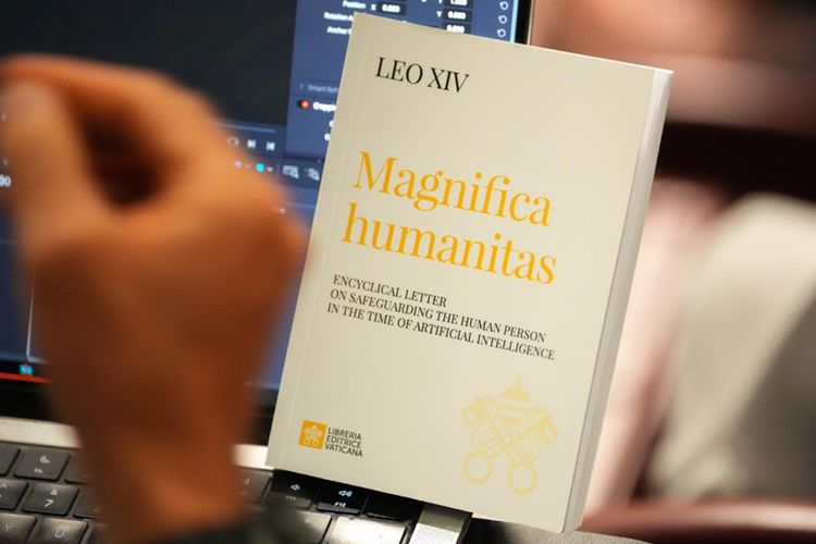 Pope Leo XIV resmi merilis ensiklik pertama bertajuk ?Magnifica Humanitas? atau ?Magnificent Humanity? di Vatikan, pada Senin (25/5/2026) waktu setempat. 