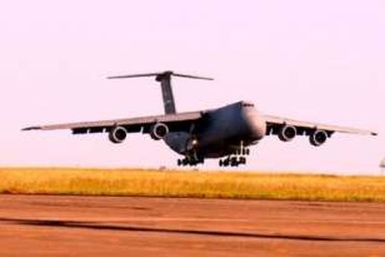 Pesawat C-5 Super Galaxy milik Angkatan Udara AS di Pangkalan militer Australia di Darwin.