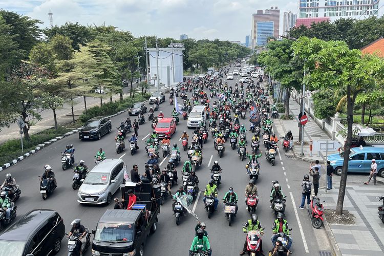 Demo Ojol di Surabaya Desak Adanya Perda soal Sanksi bagi Aplikator Nakal