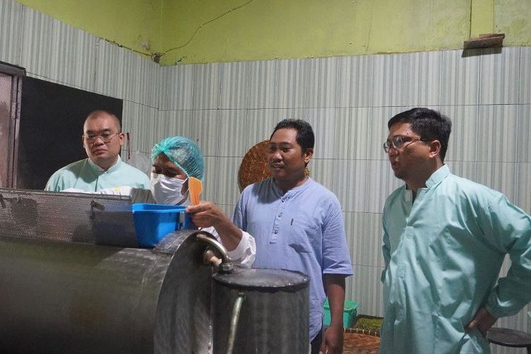 Kunjungan ke fasilitas produksi UD WND Food dilakukan oleh tim manajemen PT Mitratani Dua Tujuh.