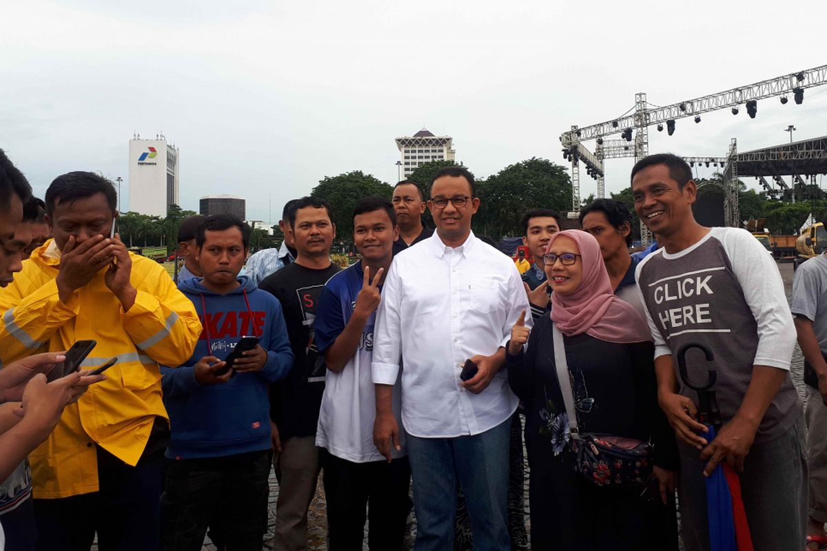 Gubernur DKI Jakarta Anies Baswedan di kawasan Monas, Selasa (1/1/2018).