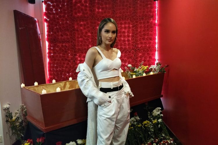 Cinta Laura saat ditemui usai peluncuran singel terbaru Caliente di kawasan Benhil, Jakarta Pusat, Jumat (22/11/2019).