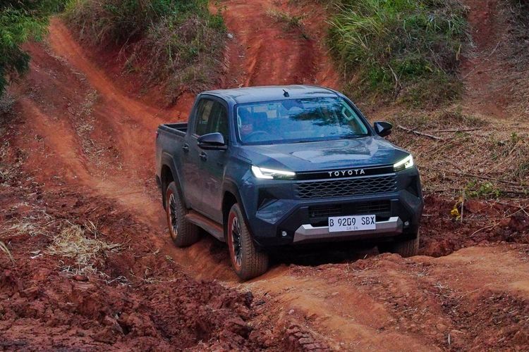 Impresi Perdana Toyota Hilux Terbaru, Beda Karakter Manual dan Matic