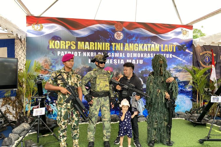 Ghillie Suit Marinir Curi Perhatian Anak-anak di TNI Fair 2026, “Aku Mau Jadi Tentara” 