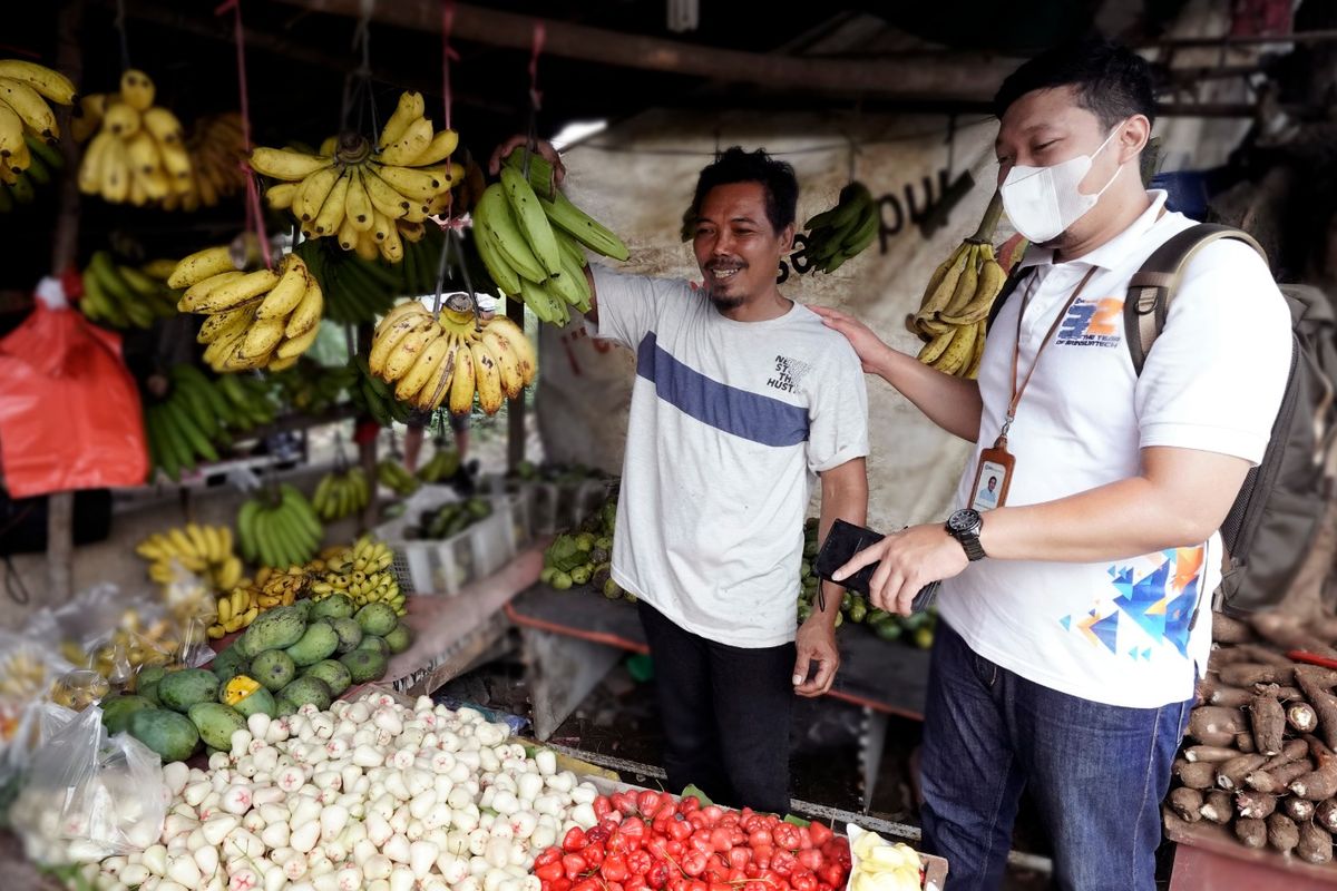 Pihak UMKM dapat memproteksi bisnisnya lewat produk asuransi yang disediakan BRINS.