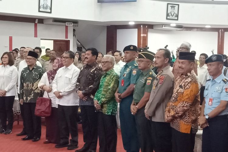 Menteri ATR, Hadi Tjahjanto bersama.civitas akademika Universitas Andalas, Rabu (21/6/2023).