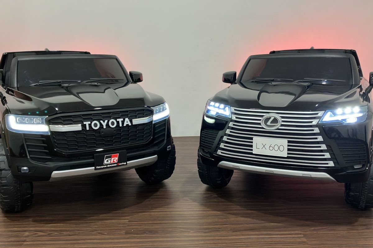 Mainan replika Lexus LX 600 dan Toyota Land Cruiser 300 GR Sport