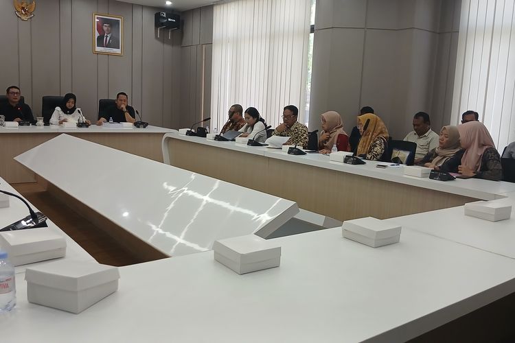 Tak Dipekerjakan Lagi, 13 Pekerja PLTU Tanjung Awar-Awar Tuban Ngadu Ke DPRD