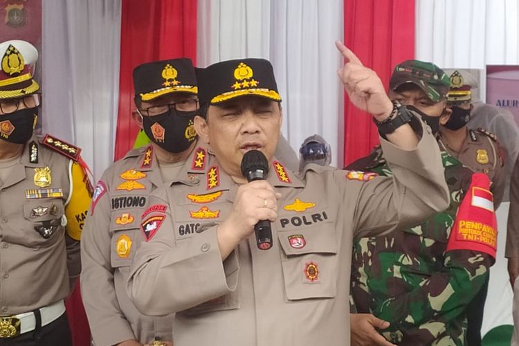 Wakil Kapolri, Komjen Pol Gatot Eddy Pramono meninjau langsung pengamanan libur Natal dan tahun baru (Nataru) di Km 19 Tol Jakarta-Cikampek, Jawa Barat, Kamis (24/12/2020).