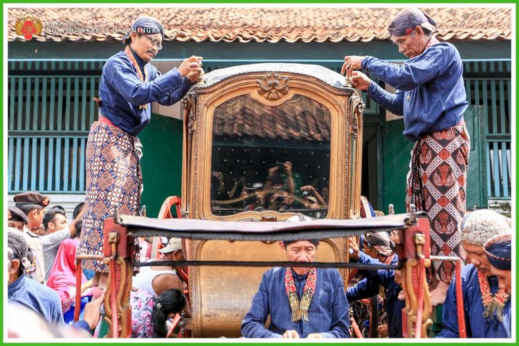 Kereta Kanjeng Nyai Jimat saat dijamas.