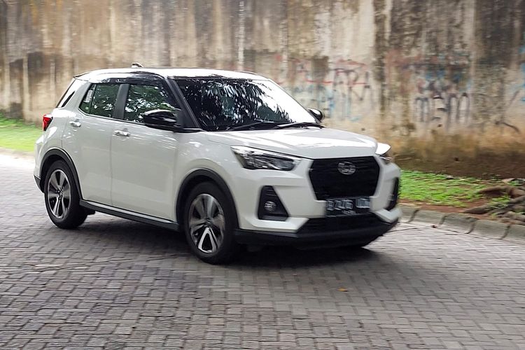 test drive Daihatsu Rocky 1.0 Turbo CVT ASA