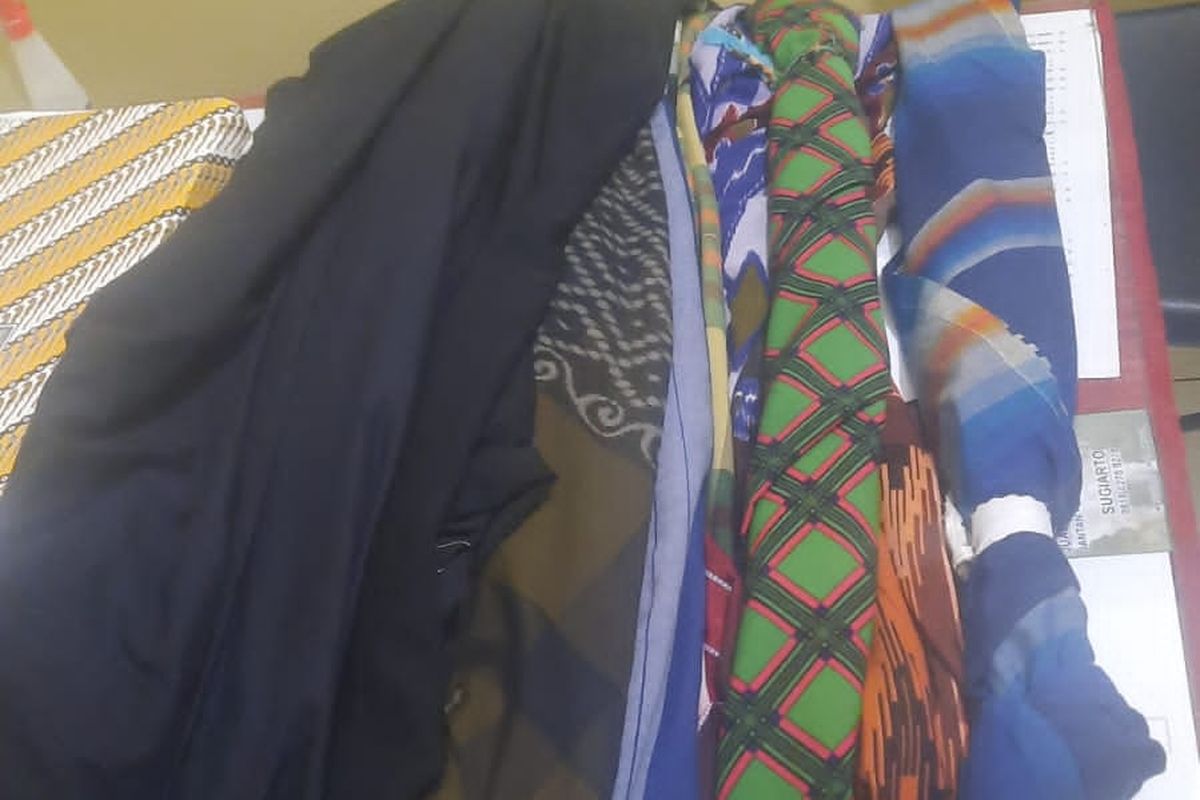 Sarung yang diamankan dari para pelajar diamankan di Polsek Dlingo, Bantul 