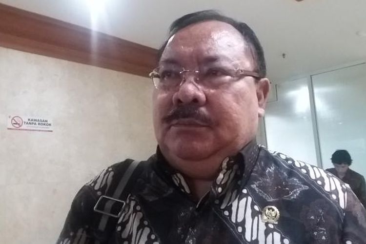 Anggota Komisi I DPR, Supiadin Aries Saputra di Kompleks Parlemen, Senayan, Jakarta, Selasa (19/7/2016)