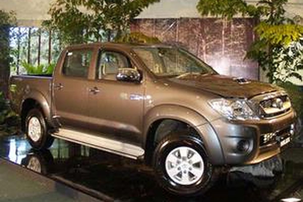 Hilux Double Cab mengandalkan dimensi yang besar dan mesin yang lebih bertenaga.