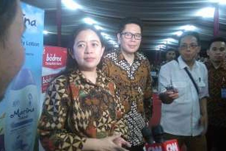 Menteri Koordinator Pembangunan Manusia dan Kebudayaan Puan Maharani dan Presiden Direktur PT Tempo Scan Pacific Handojo S Muljadi ditemui usai acara buka puasa bersama di Cikarang, Kamis (23/6/2016).