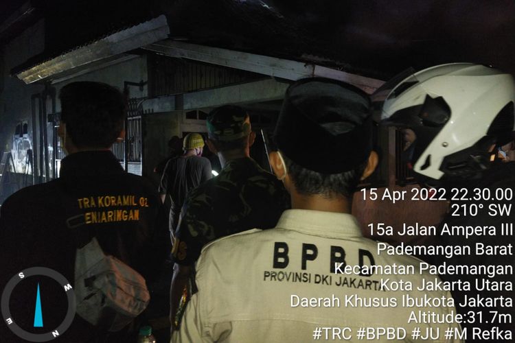 Satu rumah di Jalan Ampera III, RT 005 RW 009 Kelurahan Pademangan Barat, Kecamatan Pademangan, Jakarta Utara, terbakar pada Jumat (15/4/2022) malam.