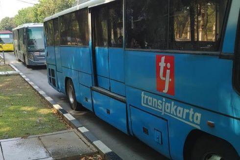 318 Bus Transjakarta Tidak Laik Jalan