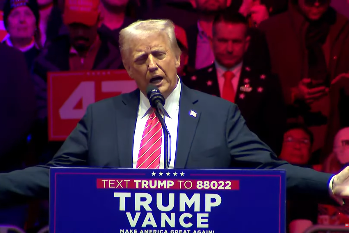 Donald Trump mengatakan dirinya senang dengan TikTok, dalam acara rapat umum di Capital One Arena  pada Minggu malam (19/1/2025) menjelang pelantikannya. 