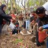 Puluhan Seniman dan Kerabat Antar Cak Sapari ke Tempat Peristirahatan Terakhir