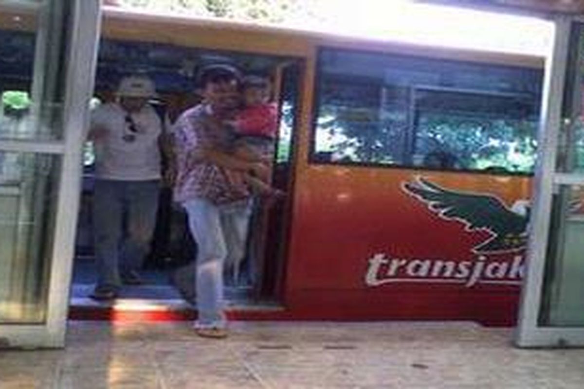 bus transjakarta  