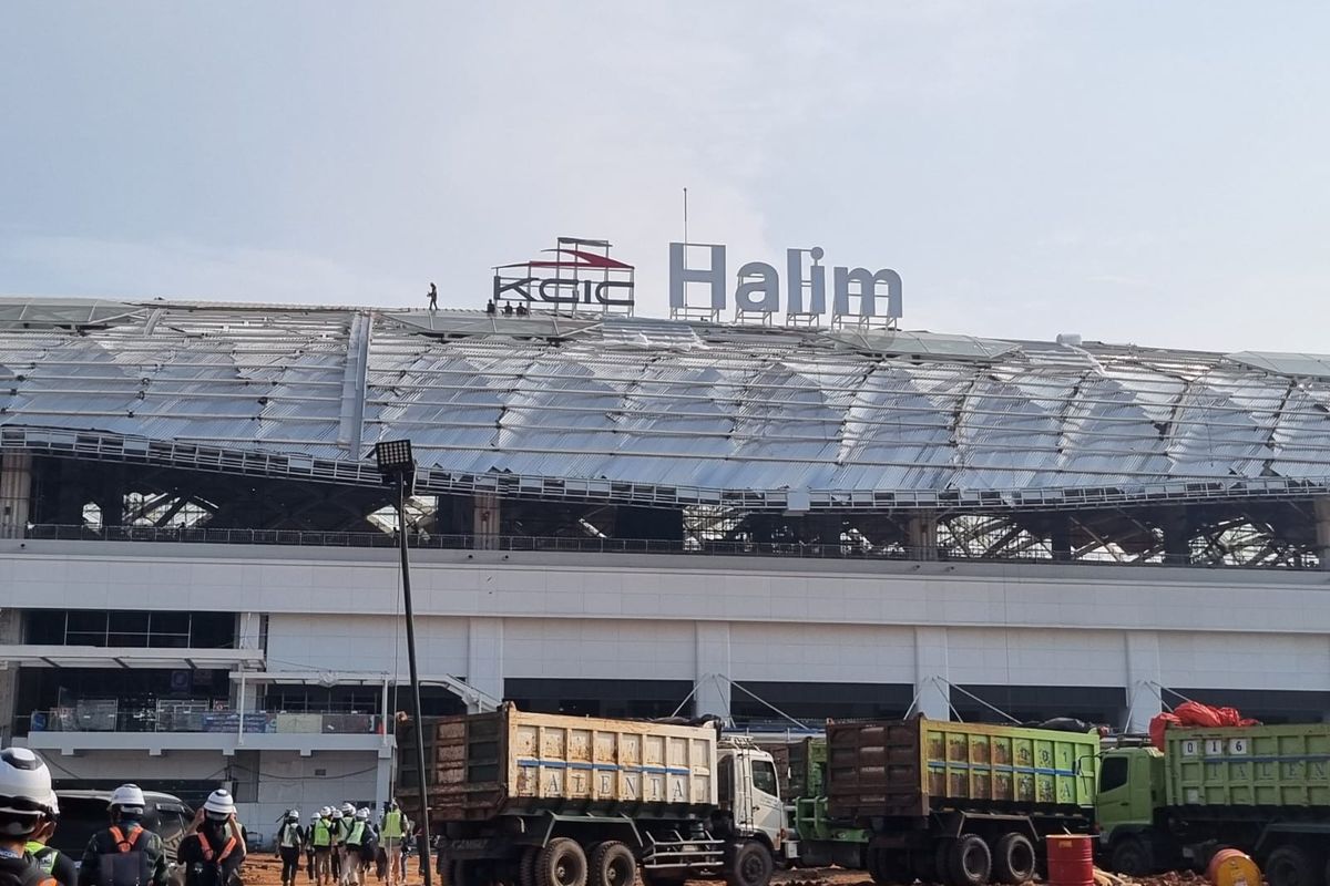 Kondisi Stasiun Halim pada Rabu (14/6/2023). Pembangunan kawasan stasiun ini sudah mencapai 92 persen. Stasiun ini nantinya akan digunakan untuk Kereta Cepat Jakarta-Bandung (KCJB).