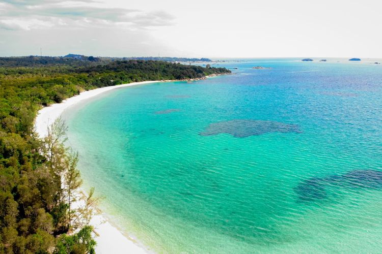 Panorama di Pantai Tanjung Kelayang, Kabupaten Belitung, Provinsi Bangka Belitung.