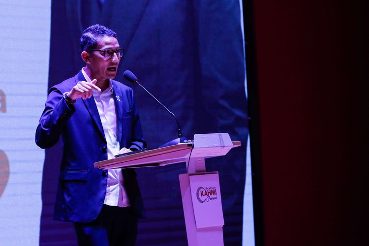 Sandiaga Uno menjadi pembicara dalam Forum Dies Natalis 2 KAHMIPreneur di Perpustakaan Nasional, Jakarta, Jumat (13/3/2020). Sejumlah tokoh antara lain Sandiaga Uno dan Rizal Ramli menjadi pembicara acara ini.