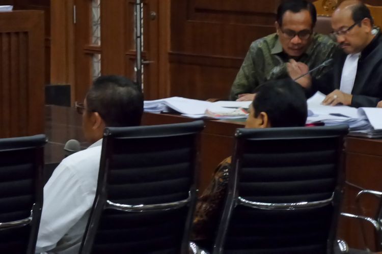 Mantan Ketua Umum Partai Demokrat, Anas Urbaningrum, dan Ketua DPR RI Setya Novanto di Pengadilan Tipikor Jakarta, Kamis (6/4/2017).