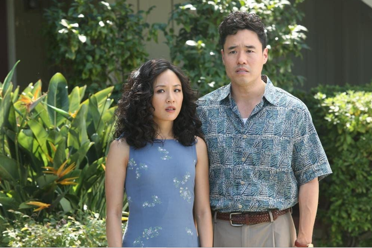 Constance Wu dan Randall Park dalam serial komedi situasi Fresh Off the Boat (2015-2020).