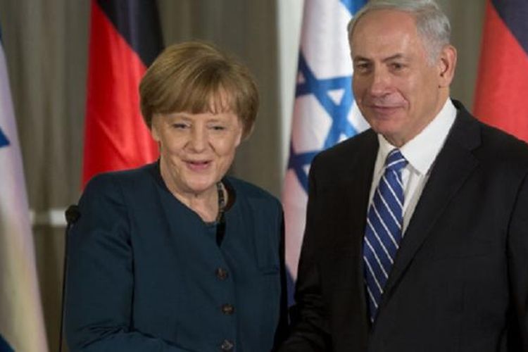 Kanselir Jerman Angela Merkel (kiri) dan Perdana Menteri Israel Benjamin Netanyahu, di Jerusalem, Februari 2014.