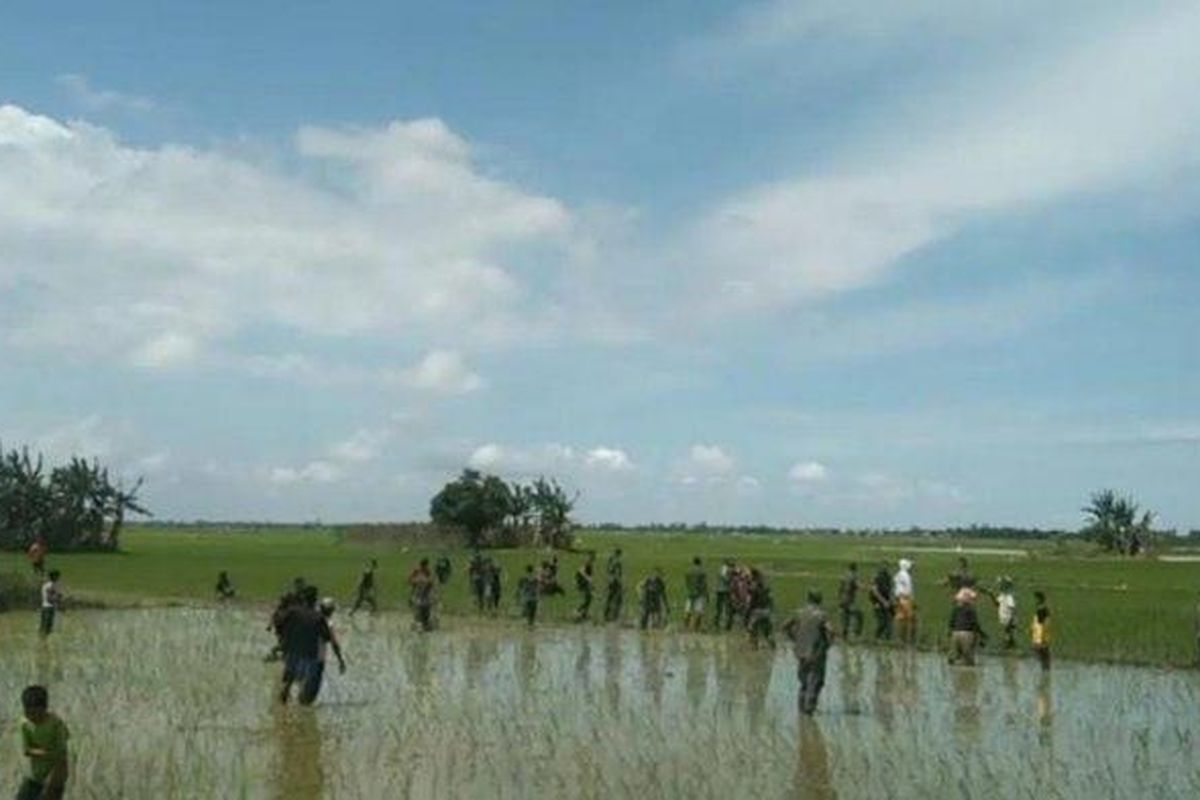 Tangkapan layar video kericuhan yang terjadi di area lahan persawahan. Kericuhan diduga antara petani dari Desa Seituan, Kecamatan Pantai Labu, Kabupaten Deli Serdang, dengan personel TNI Angkatan Darat, Selasa (4/1/2022). 