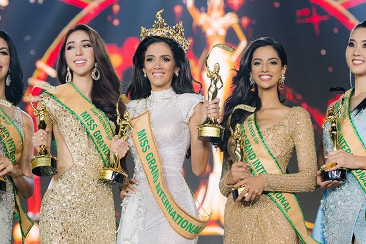 Pemenang Miss Grand International 2018 Clara Sosa dari Paraguay, juara kedua dari India Meenakshi Chaudhary, dan juara ketiga Indonesia yang diwakili Nadia Purwoko.