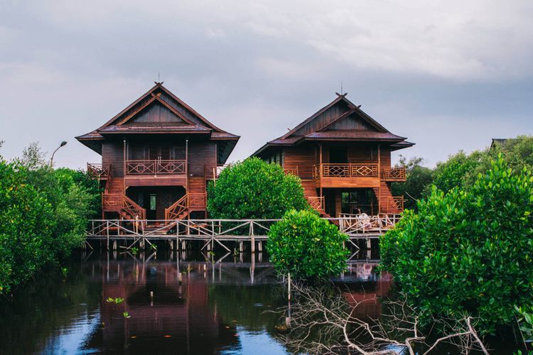 penginapan di  di Taman Wisata Alam (TWA) Mangrove Angke Kapuk. 